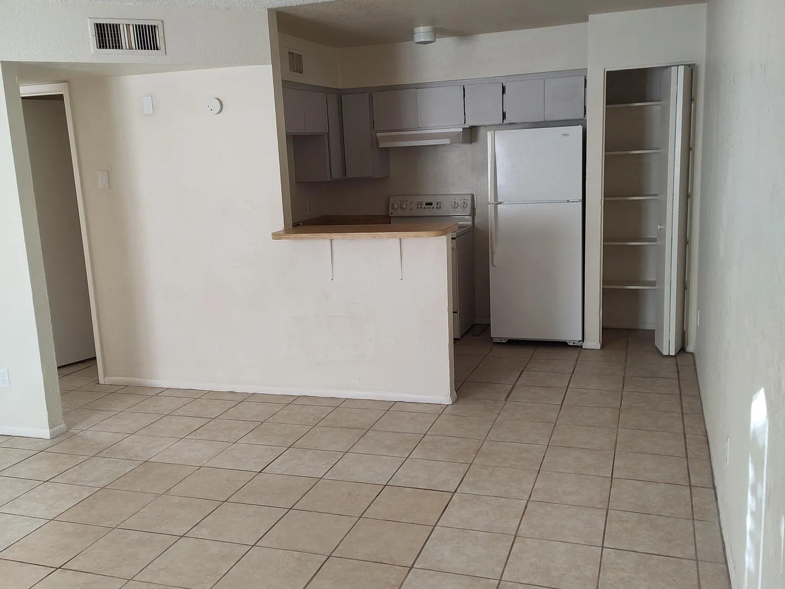 2 bed, 780 sqft, $1,100 — Photo 2