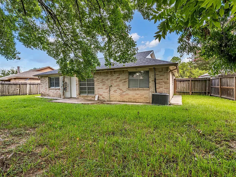 13915 Old Village Ln — Photo 18