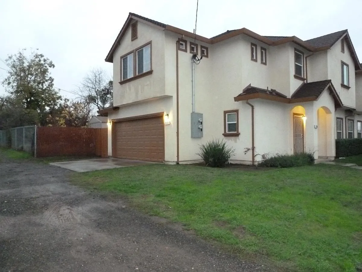 3 bed, 2.5 bath, 1500 sqft, $2,300 — Photo 1