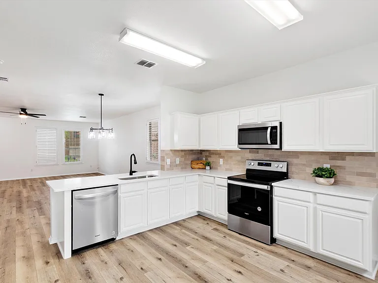 2405 Itasca Dr — Photo 9