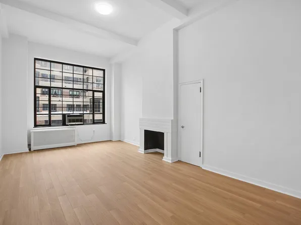310 East 44th Street image 1 of 25