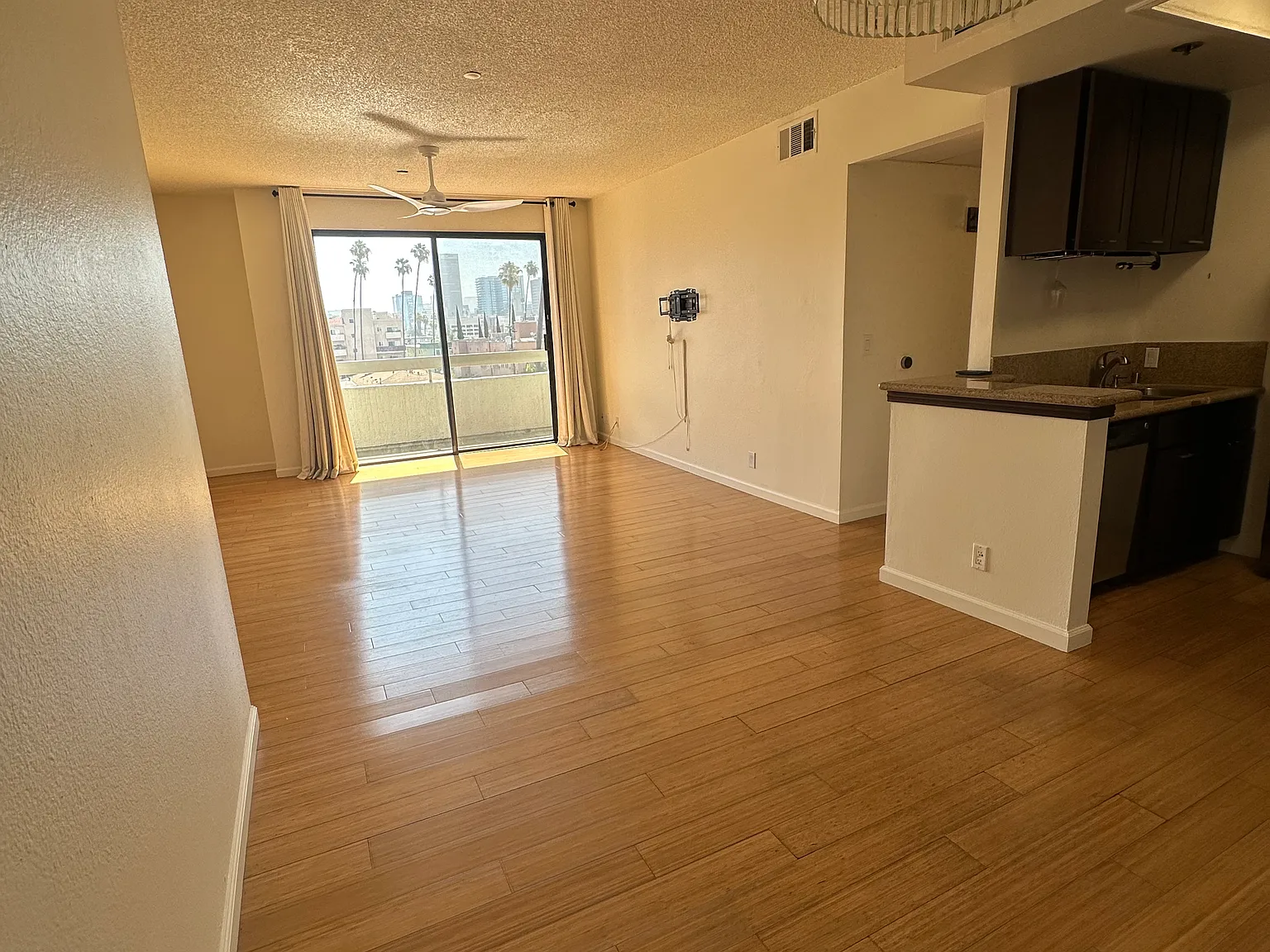 533 S Saint Andrews Pl — Photo 3