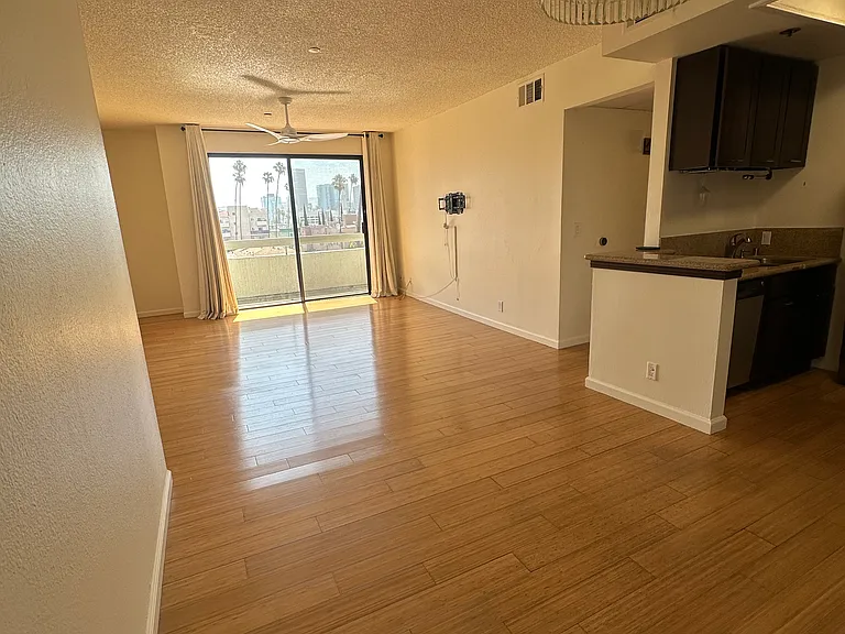 533 S Saint Andrews Pl #312 — Photo 1