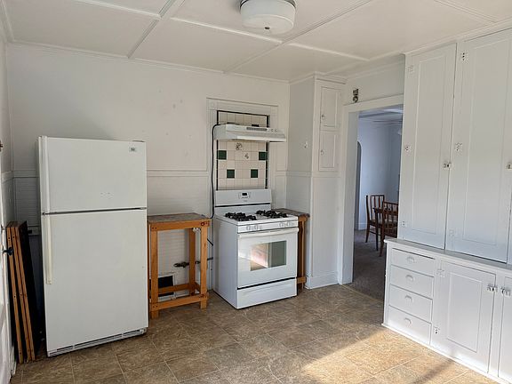 5th image of 14 Dennison Ave #2