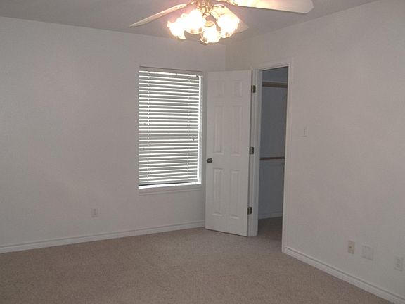 5th image of 105 Willow Creek Ct #A