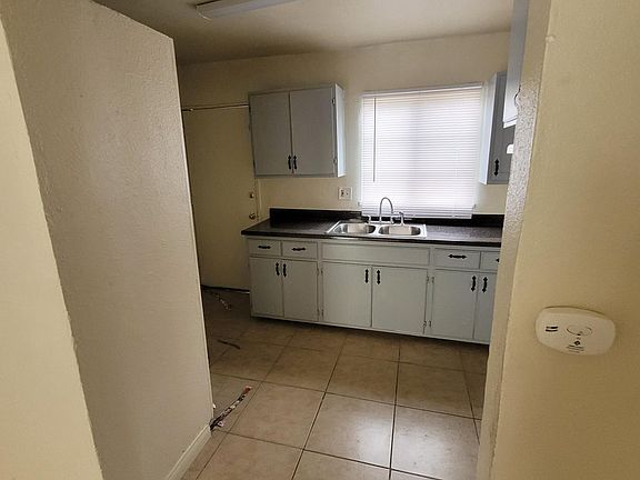2nd image of 694 N Park Ave