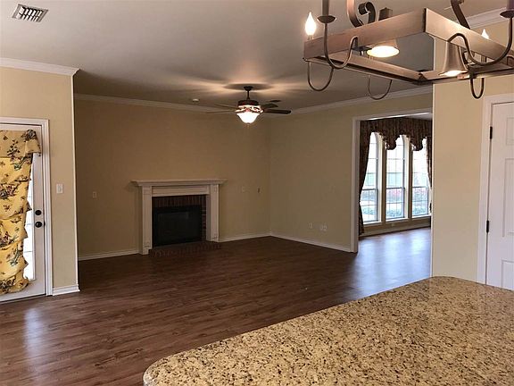 5th image of 6004 Shadyside Ln