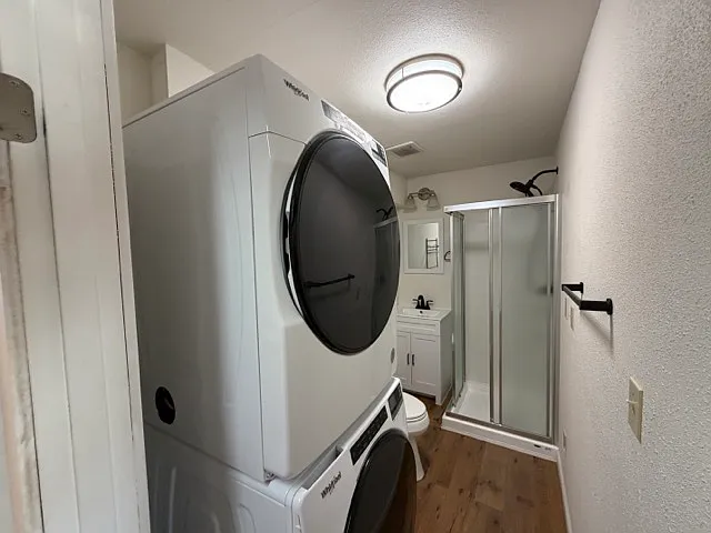 233 NW Cedar Ave #D — Photo 14