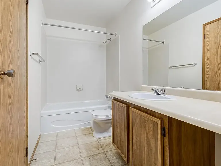 563 Huntington Hl NW #400 — Photo 7
