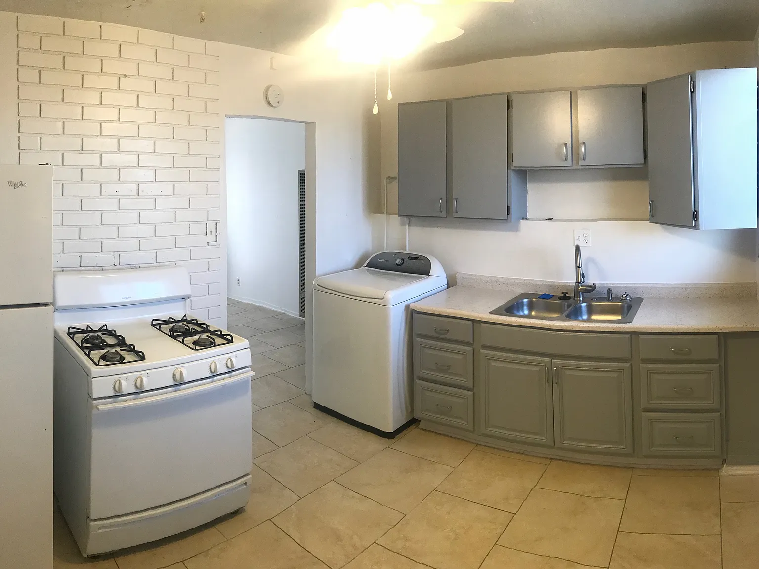 2 bed, 900 sqft, $1,595 — Photo 1