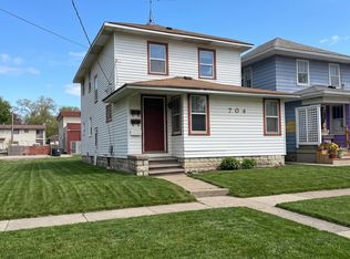 704 W 1st St, Waterloo, IA 50701