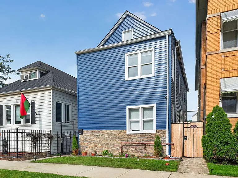 8428 S Escanaba Ave #2 — Photo 4