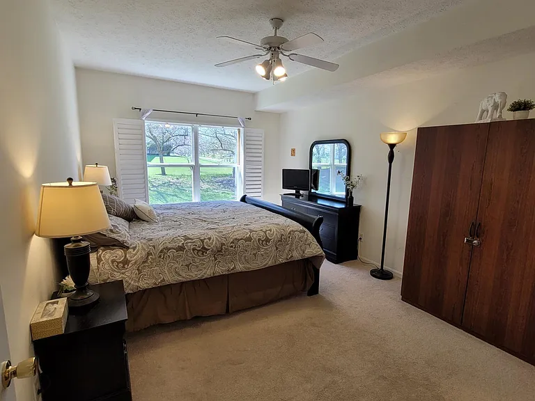 4657 Court Yard Dr — Photo 18