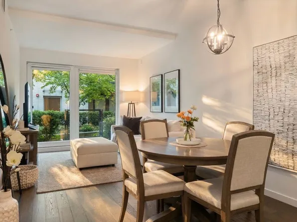 5383 Cambie St #105, Vancouver, BC V5Z 2Z9