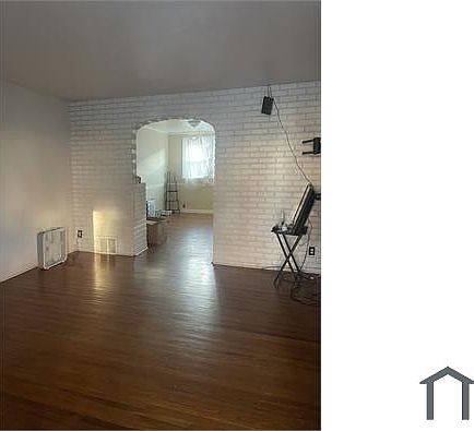 2nd image of 246 Benner St