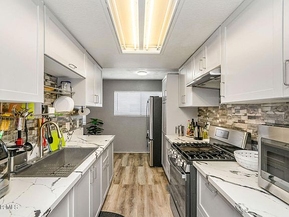 5th image of 10215 Variel Ave Unit 11