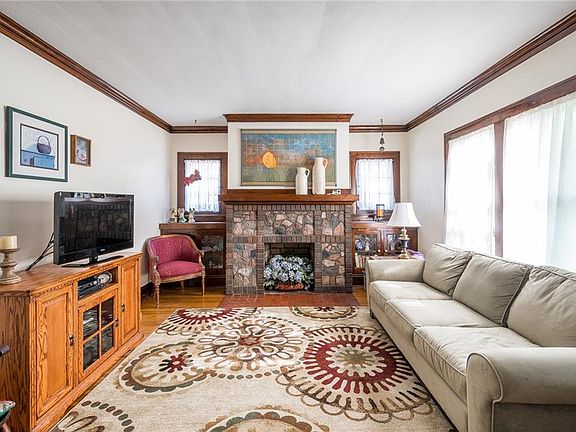 3rd image of 2124 Morrison Ave