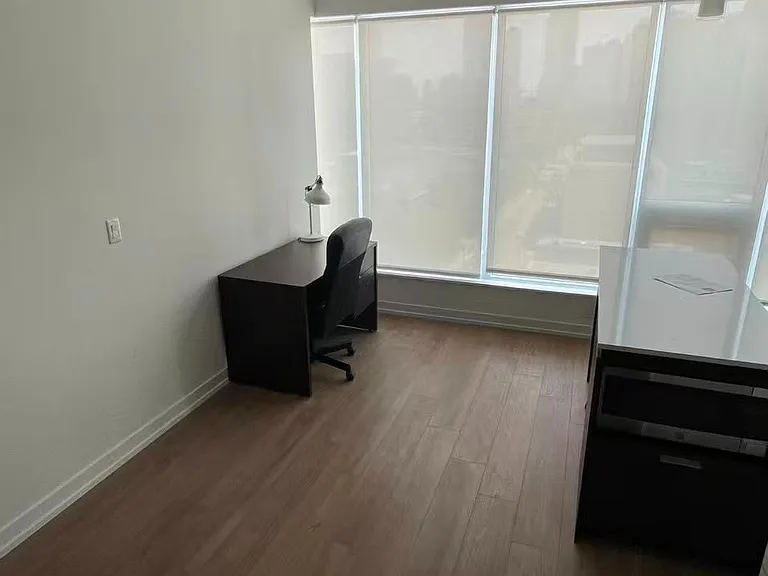 203 College St #1407 — Photo 5
