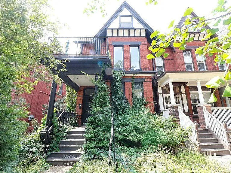 390 Huron St — Photo 1