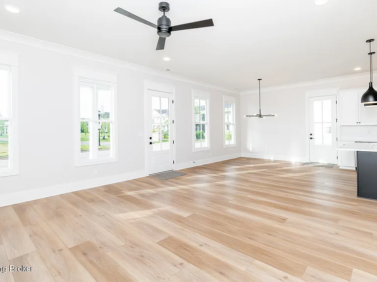 6100 Passionflower Dr #101 — Photo 18
