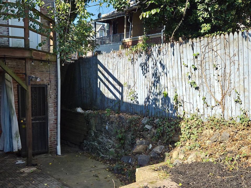 2nd image of 1219 W 7th St