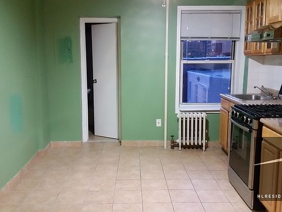 3rd image of 4632 Vernon Blvd #3R