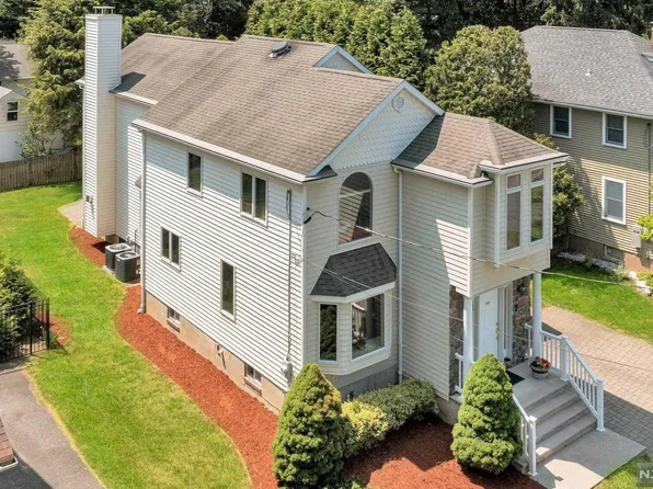 190 Martha Rd, Harrington Park, NJ 07640