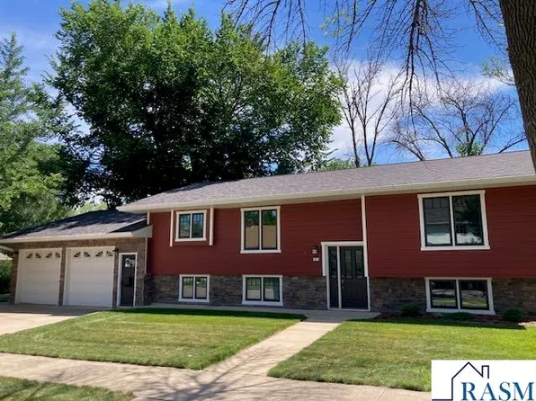 101 Burnside St SE, Sleepy Eye, MN 56085