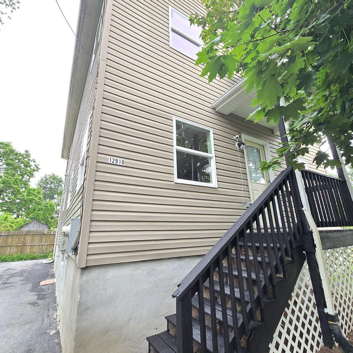 6 bed, 3.0 bath, 1920 sqft, $5,300 — Photo 1