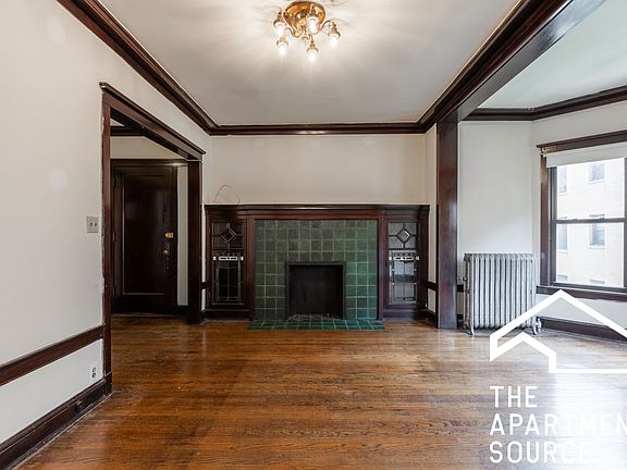 2nd image of 2428 N Sawyer Ave APT 2W