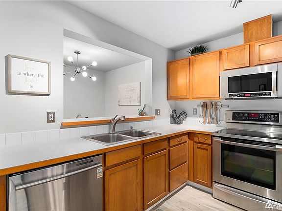 4th image of 18501 SE Newport Way Unit J342