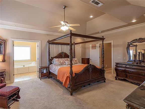 2nd image of 5215 S Sloan Cir