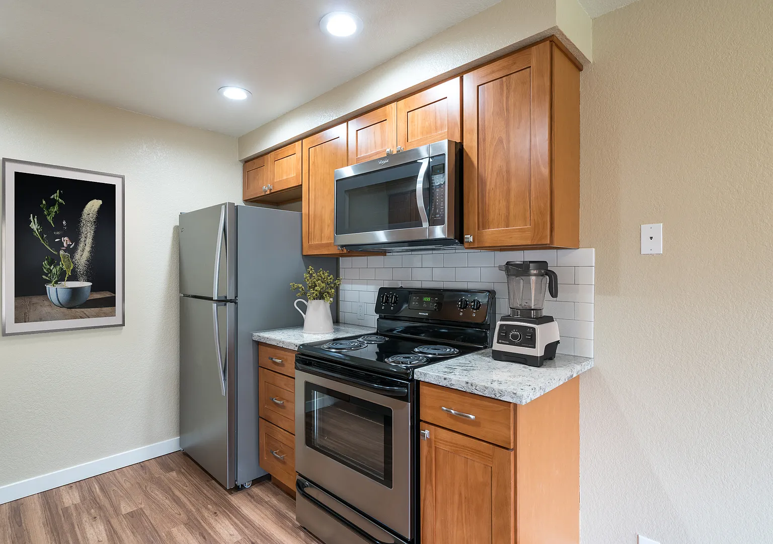 Del Mar Village Apartments — Photo 3