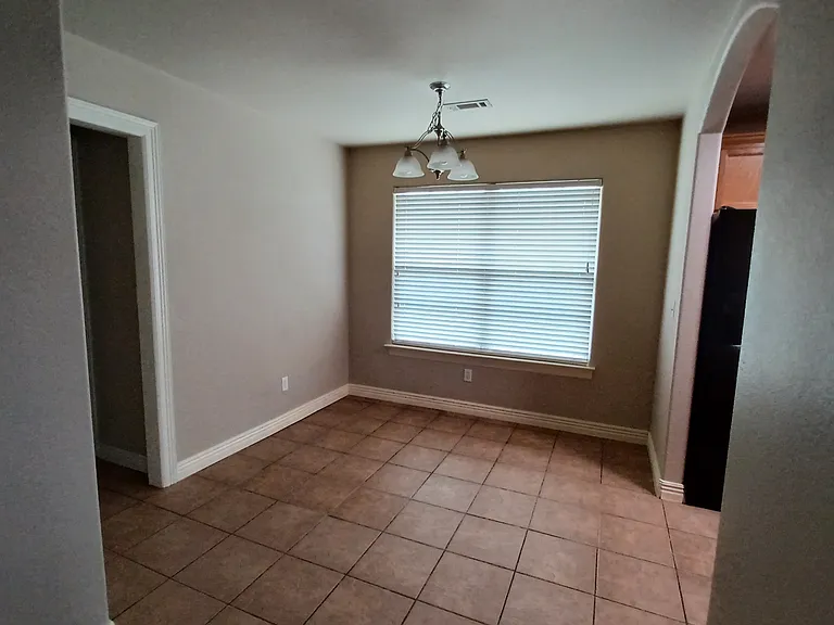 700 SW Castlewood St — Photo 6