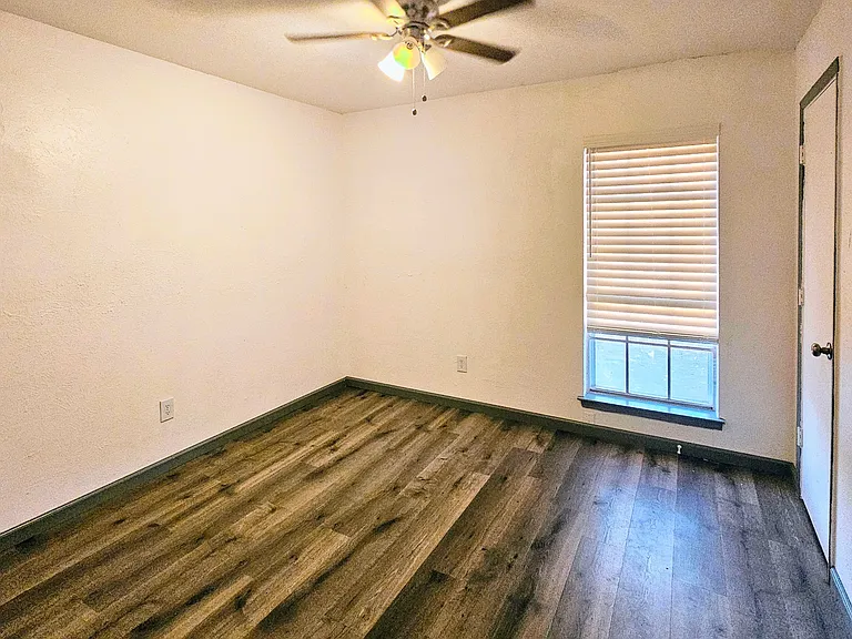 4904 Beacon Ct — Photo 7