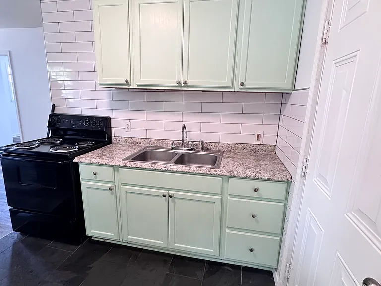 189 Welworth St — Photo 3