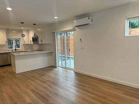 5th image of 11519 5th Ave NE