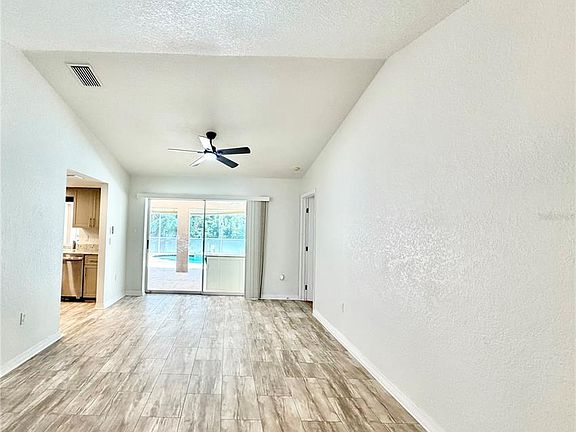 5th image of 510 Border St