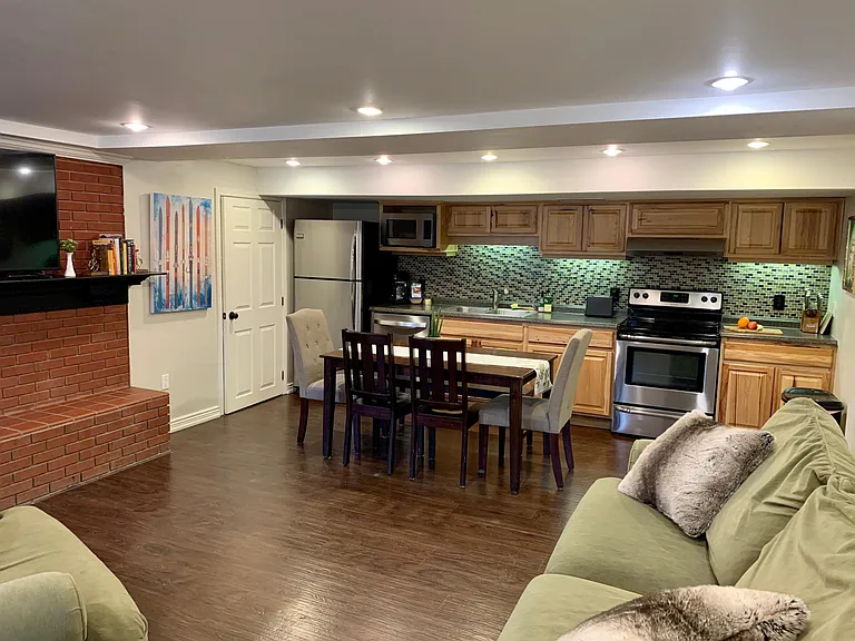 1146 Poly Dr — Photo 1