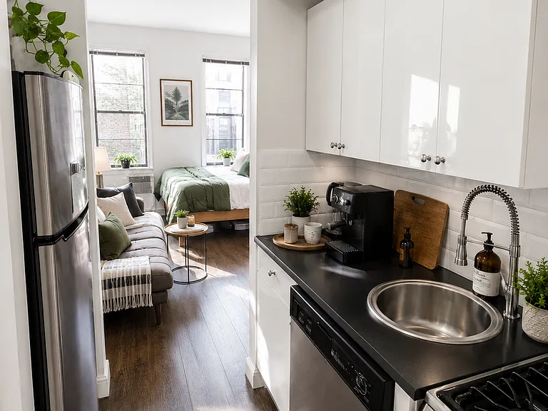 237 E 10th St #4C — Photo 3