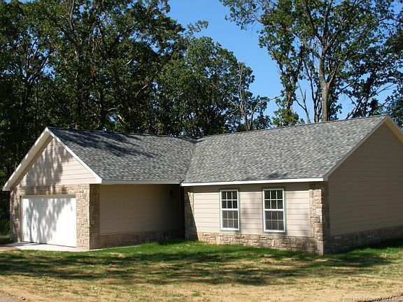 2nd image of 1158 N Hickory Ln
