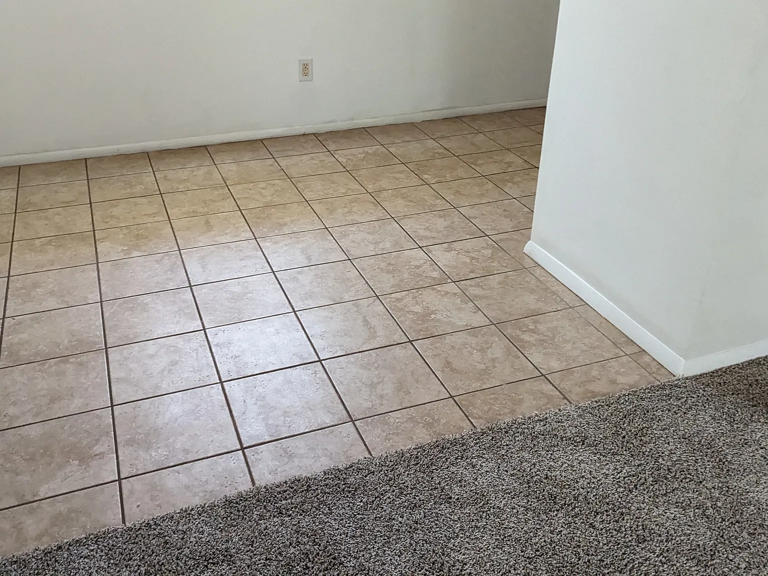 2512 Queensbury Rd — Photo 4