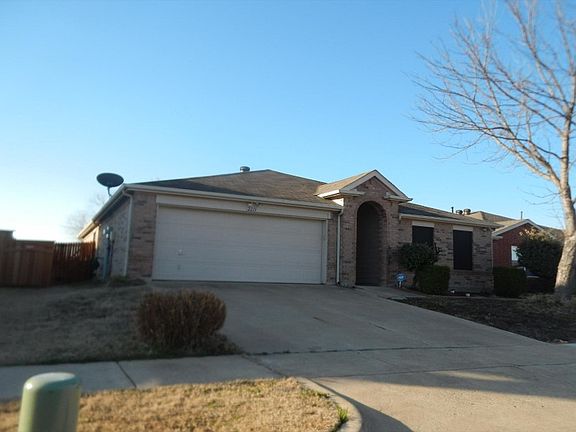2nd image of 2211 Huntington Dr