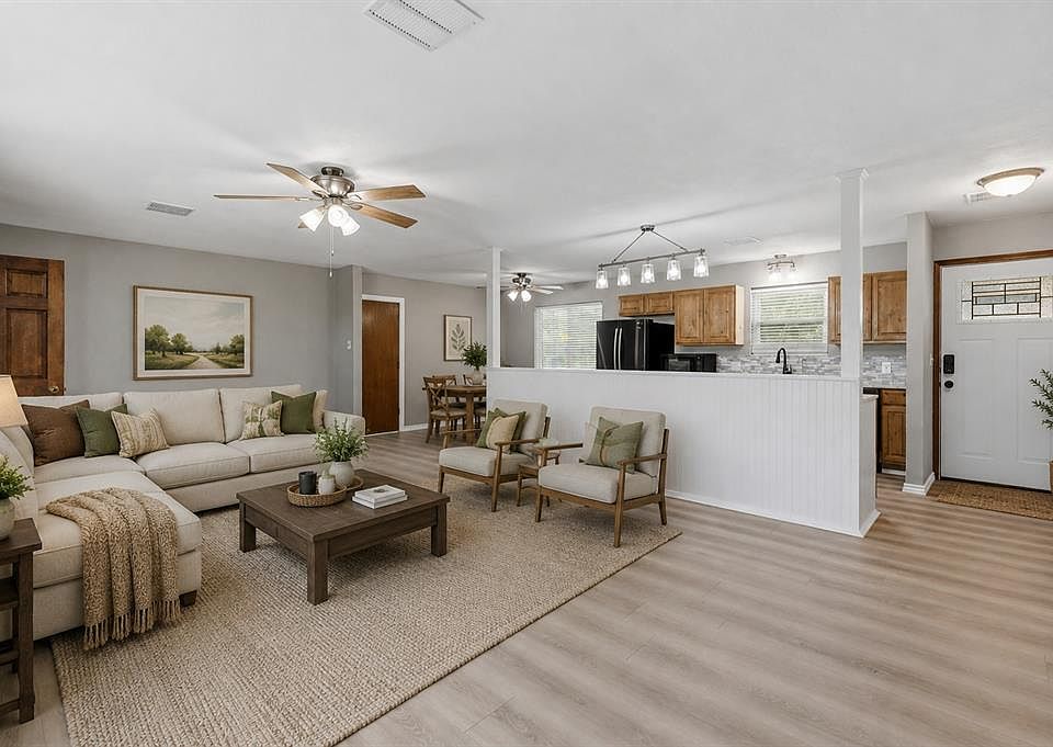 1st image of 1910 Lake View Dr
