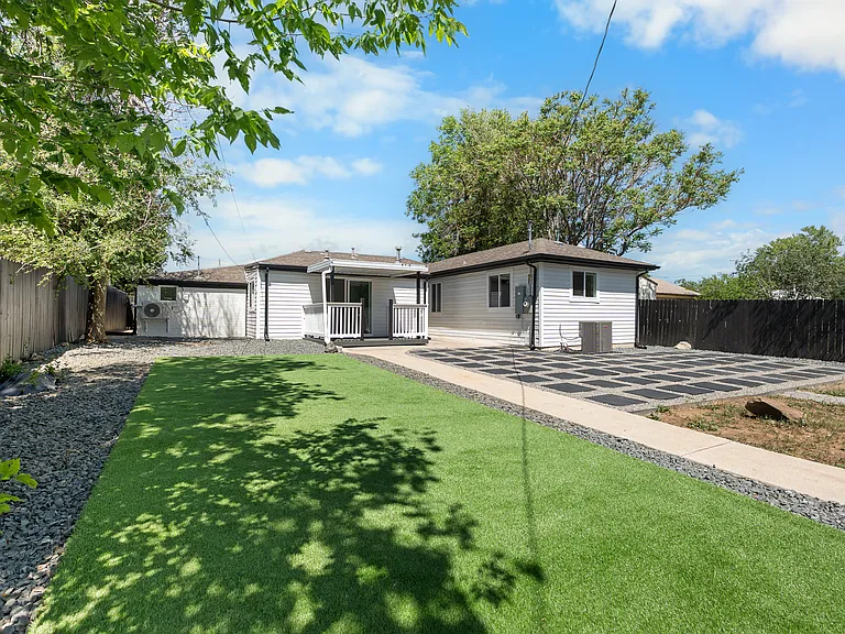 2640 Oneida St — Photo 23