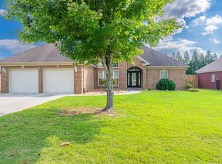 207 Double Oak Ct, Florence, AL 35633