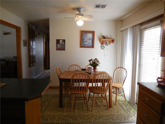 4th image of 802 S Clayton Ave