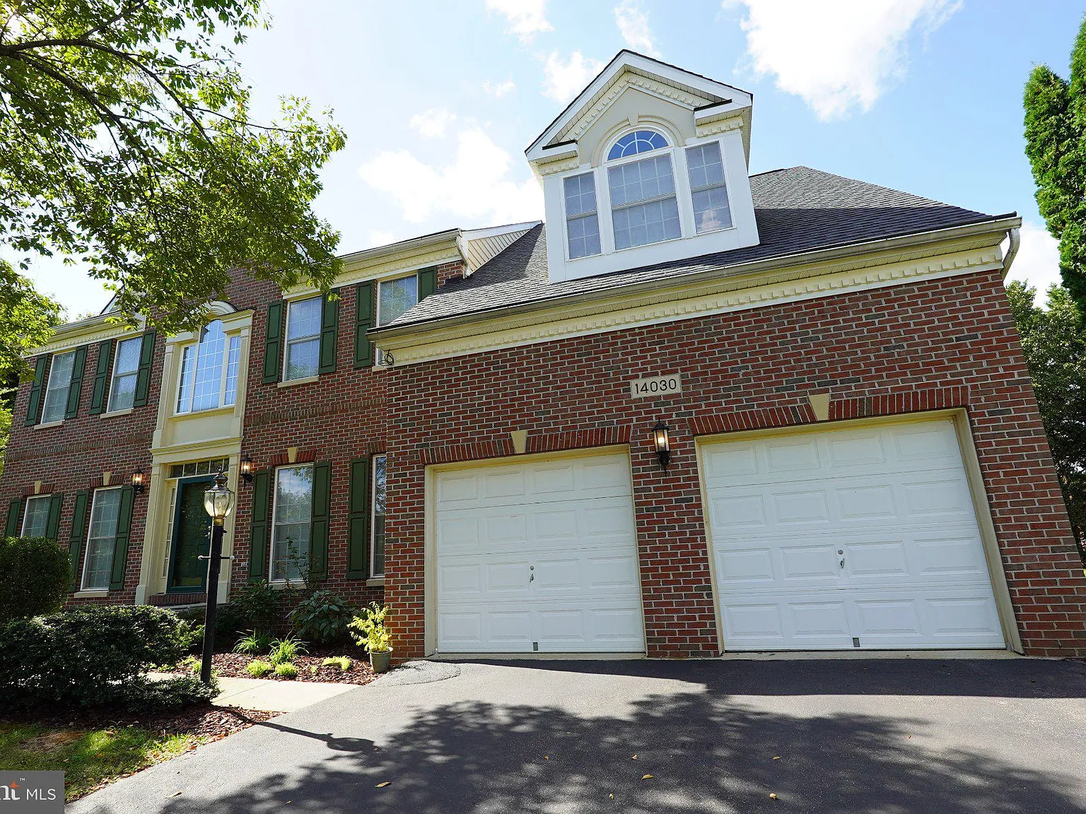6 bed, 4.5 bath, 5827 sqft, $4,500 — Photo 3