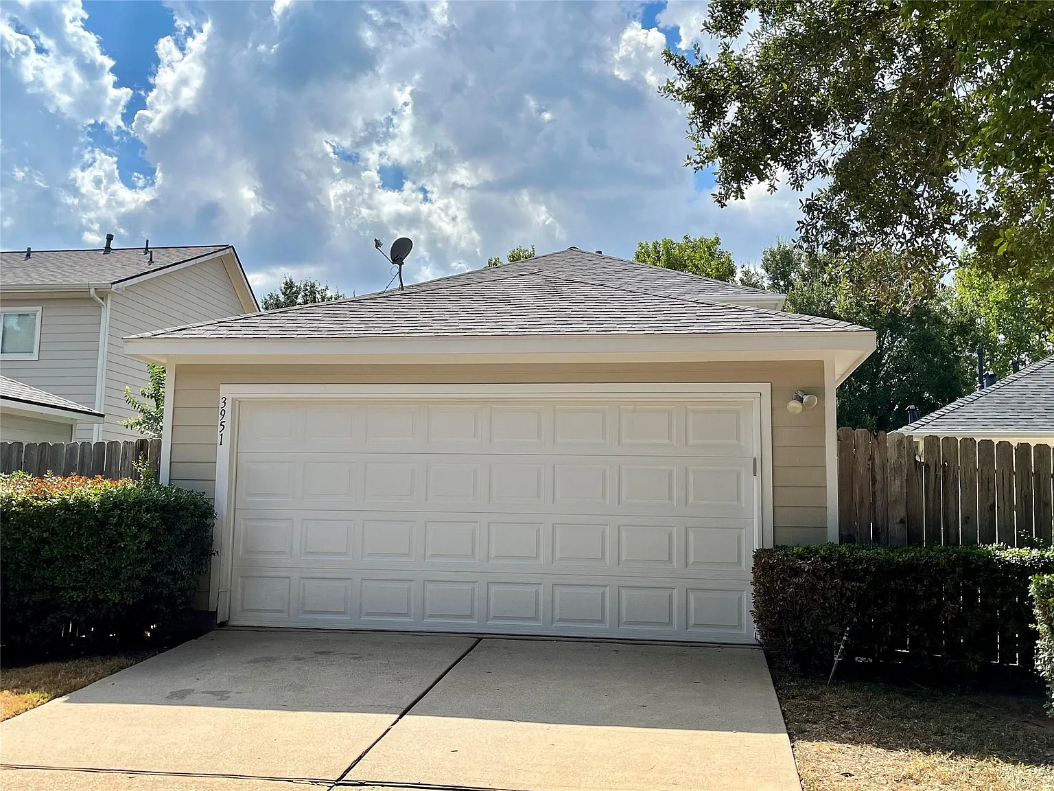 3 bed, 2.5 bath, 1752 sqft, $1,950 — Photo 3