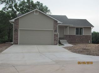 1014 N Memory Ln, Kingman, KS 67068